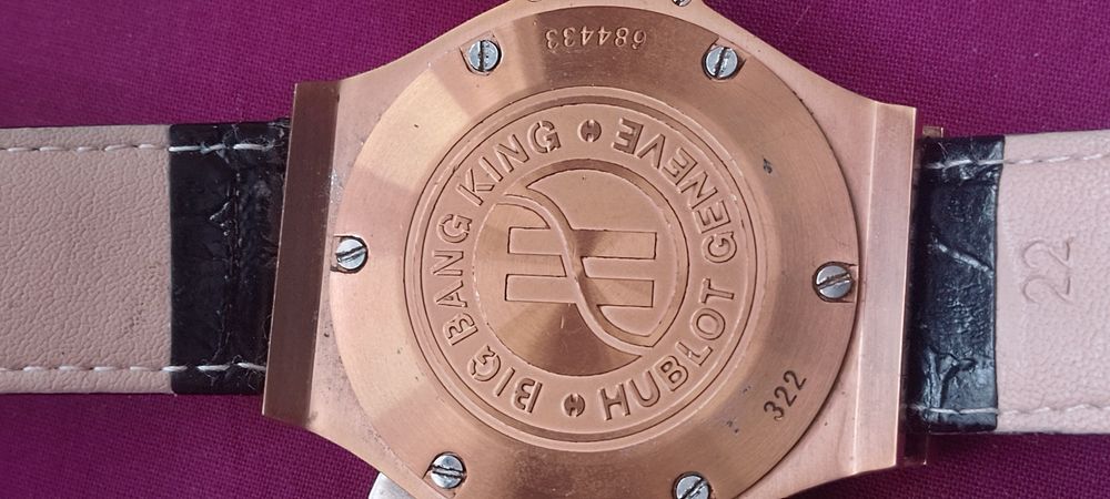 Zegarek Hublot w ładnym złotym kolorze