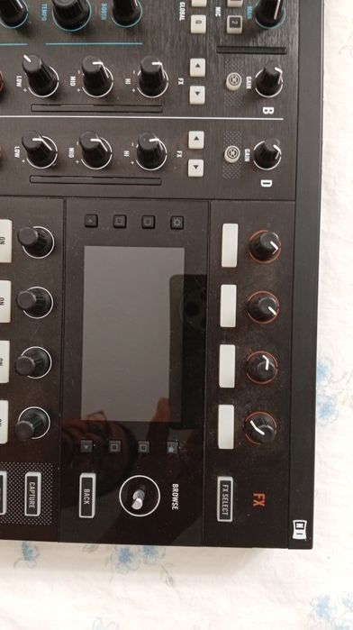 Controlador DJ TRAKTOR KONTROL S8 Native Instruments