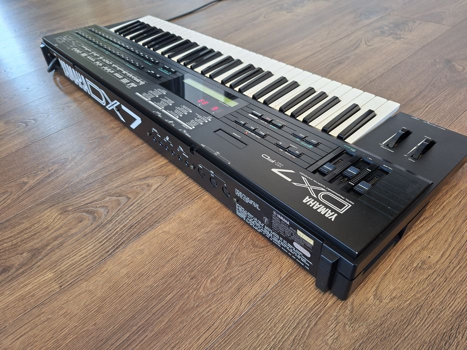 YAMAHA DX 7 II FD ponadczasowa legenda