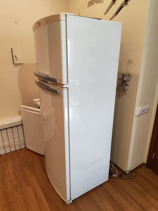 Продам Холодильник whirlpool (вірпул), no frost. Ширина 70см