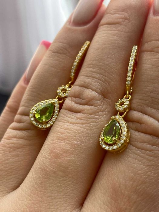 Серебряные серьги с зеленым натуральным перидотом 5х7мм
