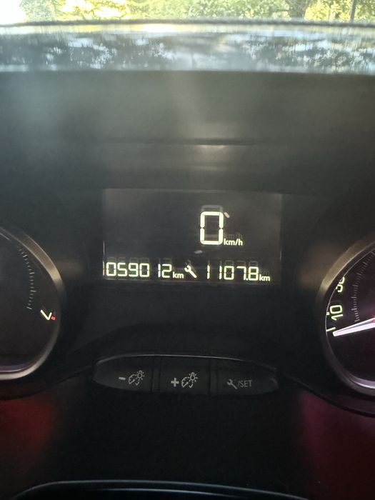 Peugeot 208 Signature 1.2cc 2019