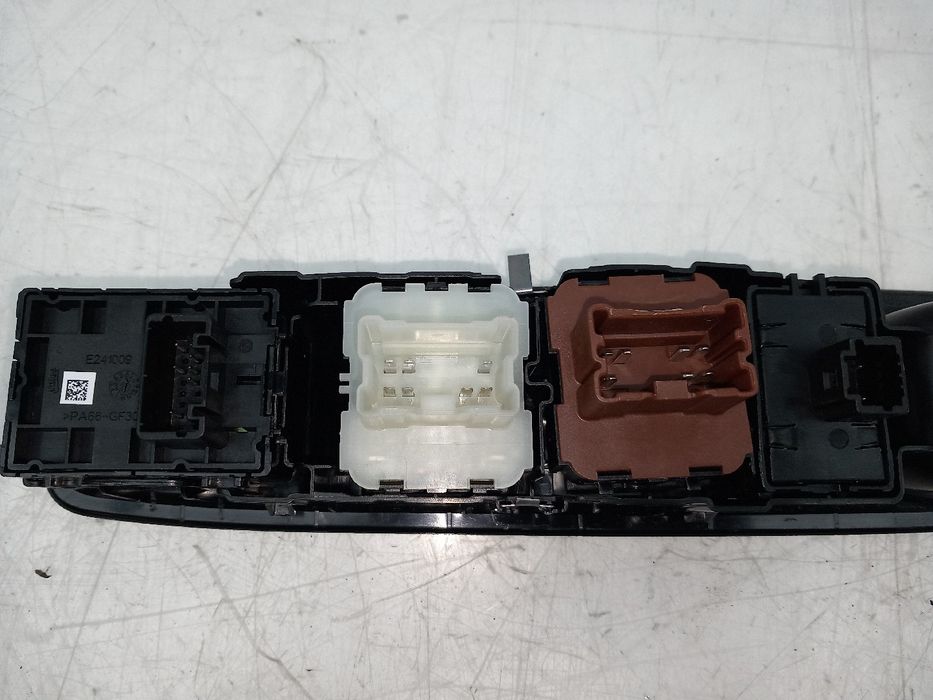 Comando / botão / interruptor vidros frente esquerdo DACIA Sandero III