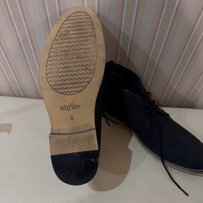 Мужские ботинки-дезерты из черного нубука с деревянным каблуком