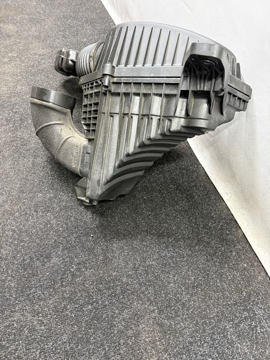 Корпус повітряного фільтра в зборі на Jeep Grand Cherokee WL 3.6