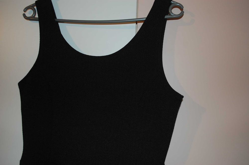 divided h&M mała czarna miękka i wygodna sukienka 40