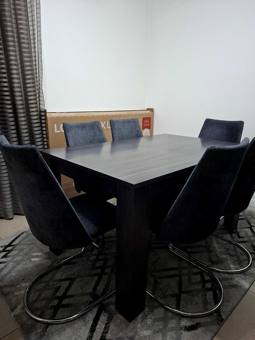 Mesa com 6 cadeiras