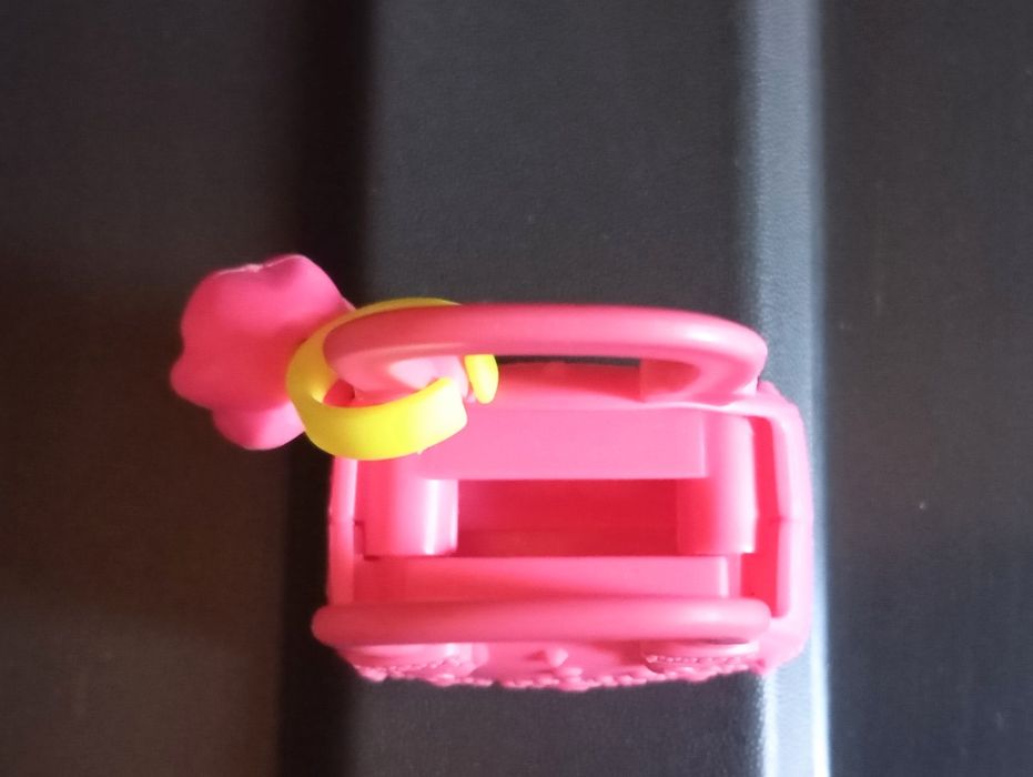 Polly Pocket mala miniatura com anel de flor.