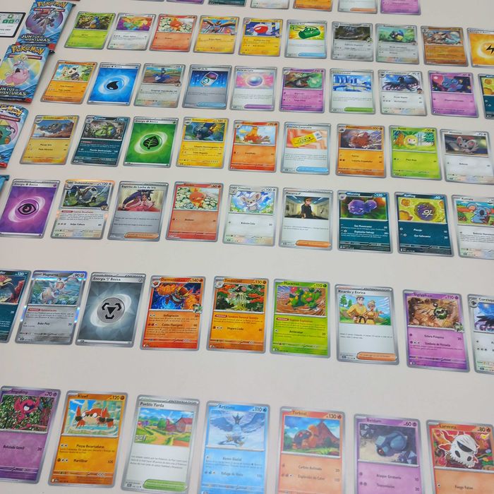 Duży zestaw kart kolekcjonerskich z serii Pokemon-4
