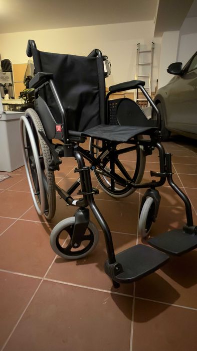 Cadeira de Rodas ORTHOS—Excelente Estado, Muito Prática e Confortável