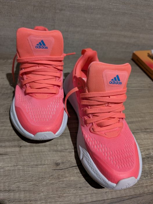 Продам кросівки адідас