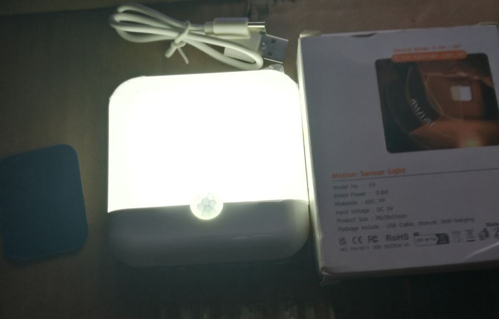 Светильники светодиодные с датчиком движения.