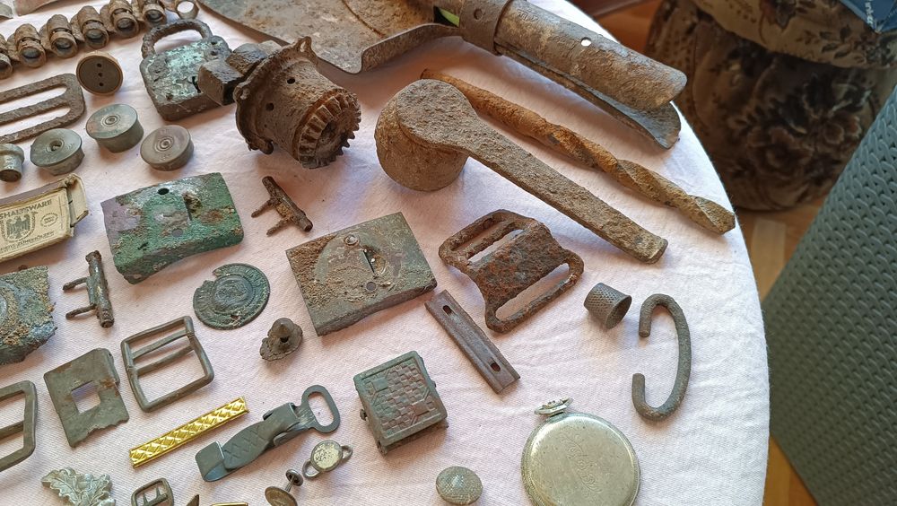 Guziki, klamry i inne wykopki