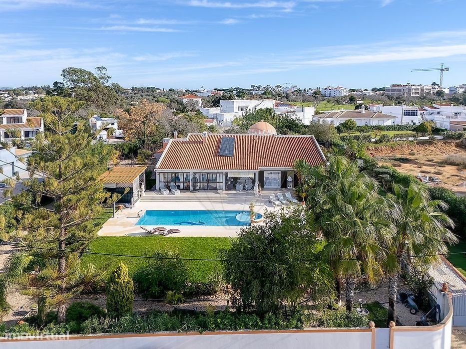 Moradia T5 para venda