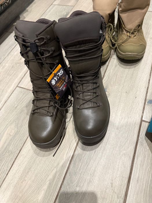 Продам нові берці