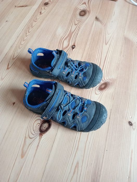 Sandały 4F rozmiar 36 kryte pełne