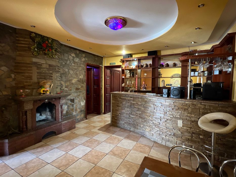 Продається ГОТЕЛЬНО-РЕСТОРАННИЙ комплекс ФАСАД 0,75 Га траса КИЇВ-ЧОП