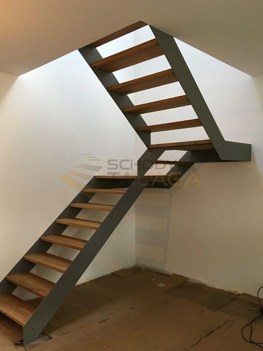 Schody na konstrukcji stalowej metalowe loft