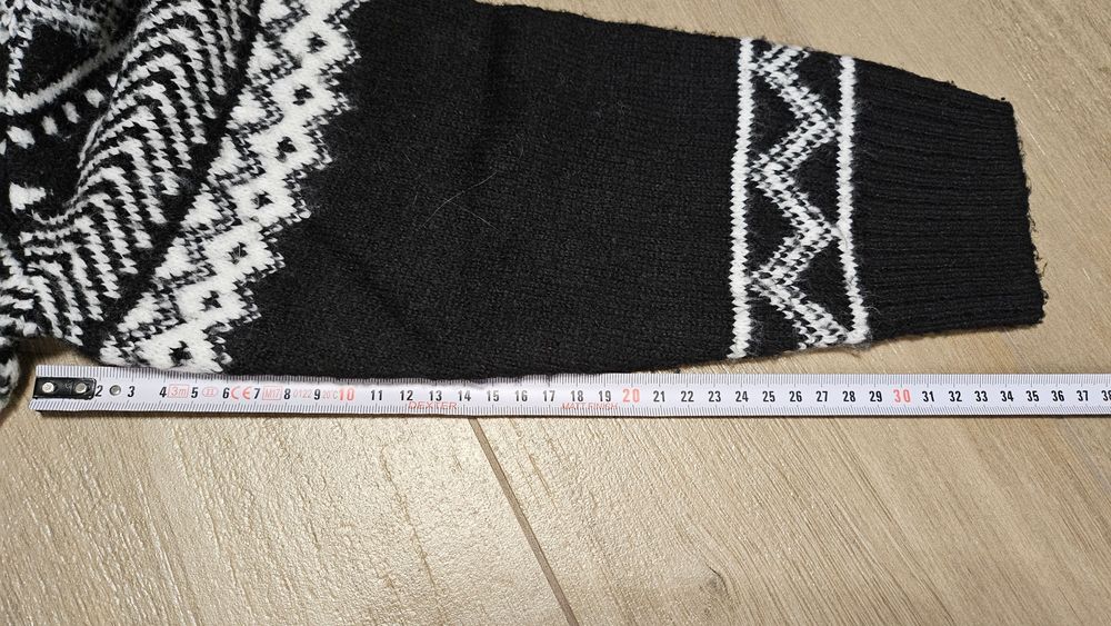 Sweter zimowy 134-140 cm