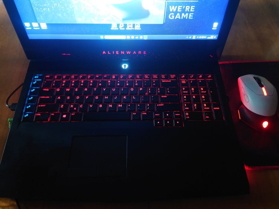 Ігровий ноутбук Alienware 17 R5 / i7-8750H / GTX 1070 8GB / 16GB RAM / SSD 512GB