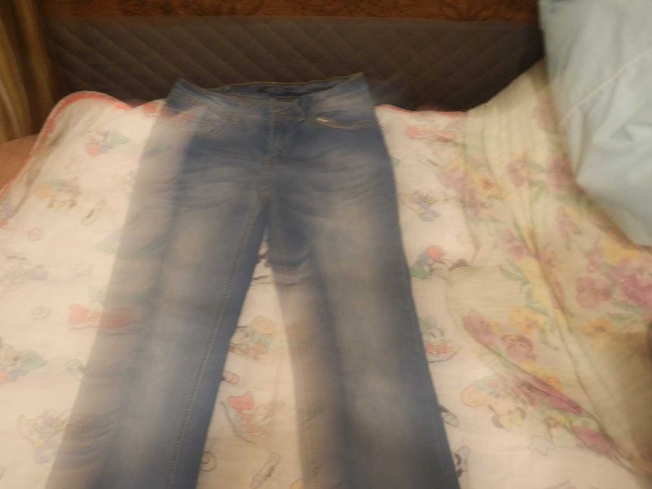 Джинсы светлые в отличном состоянии.