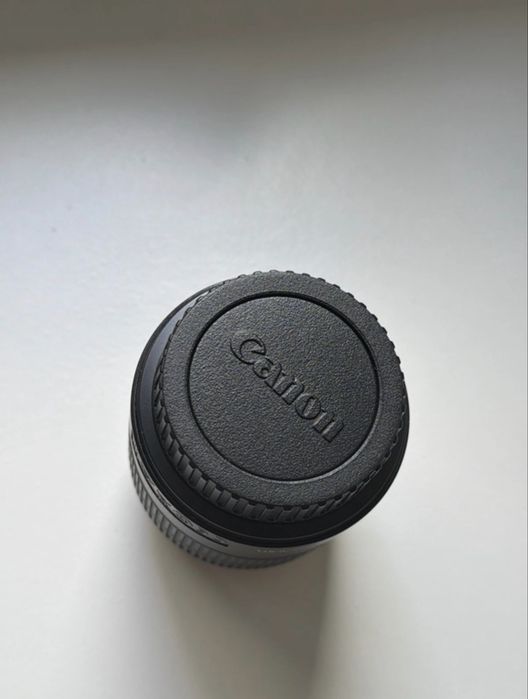 Canon EOS 2000D DSLR Camera + EF-S 18-55mm IS II Lens + Bag + Charger