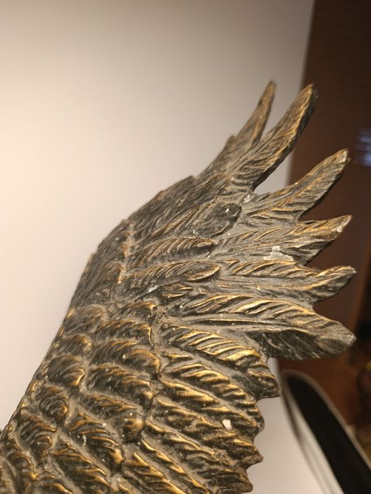 Estátua de águia