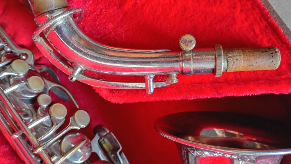 Saxofone Alto Conn Pan American 64M