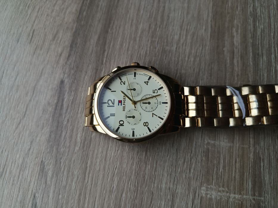 Zegarek męski Tommy Hilfiger, biała koperta złota bransoleta
