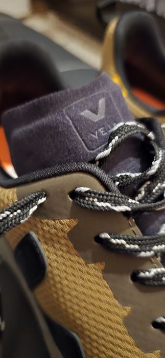 Ténis Veja DEKKAN alveomesh tent black ouro