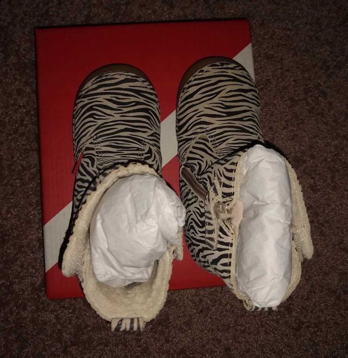 Kickers botki kozaki lekkie skórzane ocieplane nowe 23