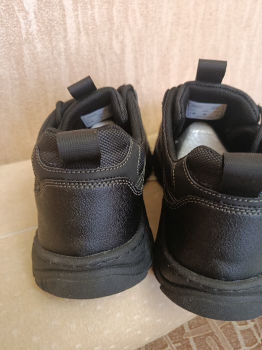 Кросівки трекінгові