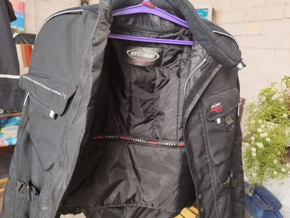 Продам мотокуртку,на подстежку,весна лето,на рукавах,плечах защита вст