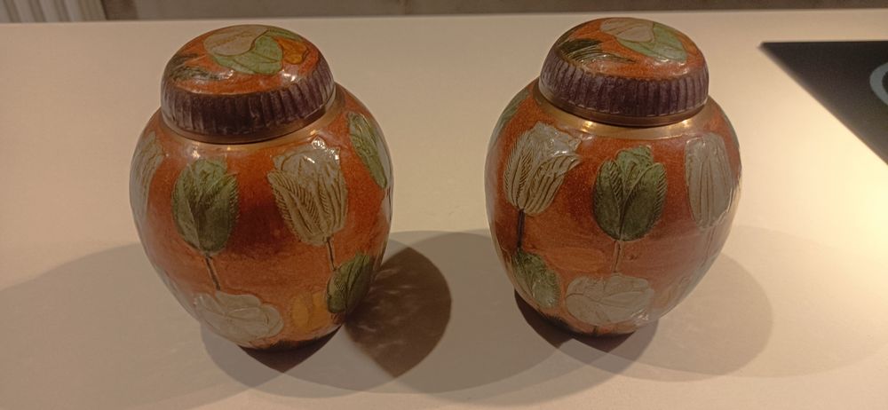 potes de latão com decorações em esmalte cloisonné