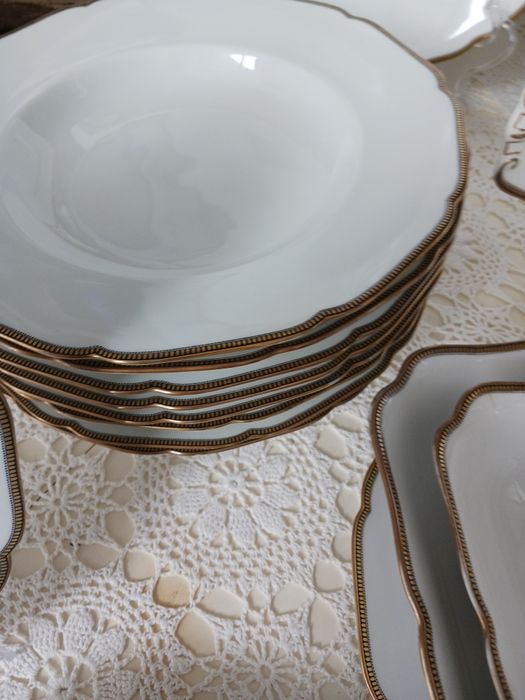 Hutschenreuther 12 osób serwis obiadowy porcelana biala