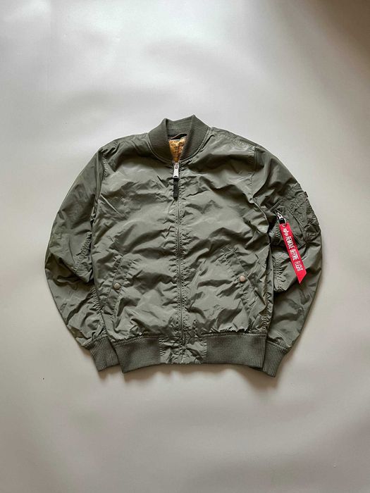 якісний бомбер від Alpha Industries