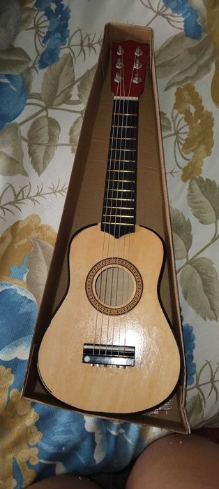 Viola pequena pouco usada