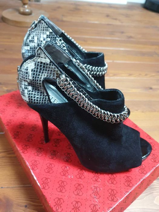 Buty z odkrytymi palcami GUESS 38