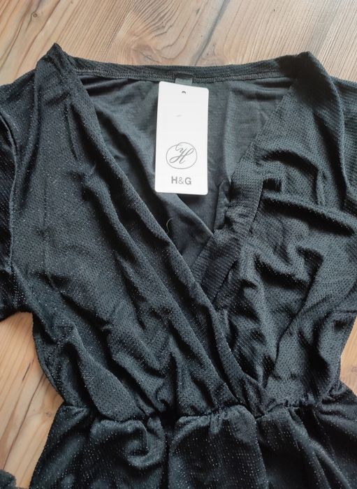 Czarna połyskująca sukienka