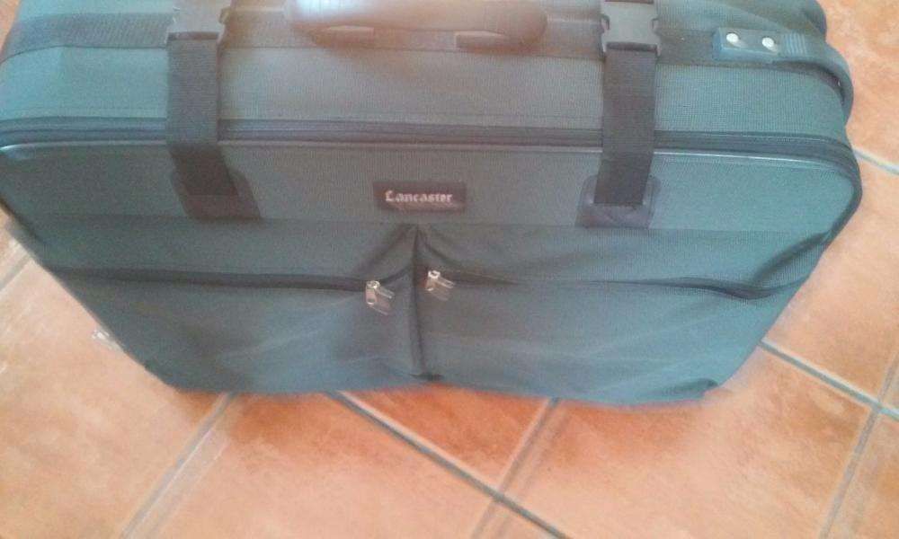 Mala de viagem impecável