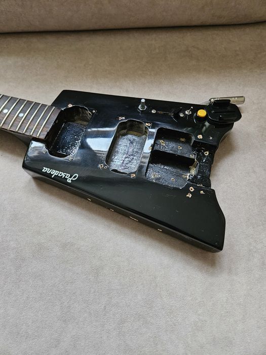 Traveler Guitar Pasadena Headless