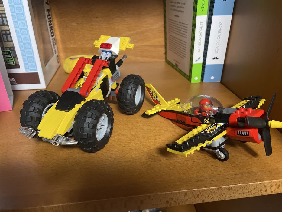 Legos Variados (Avião, Marvel, Carros)