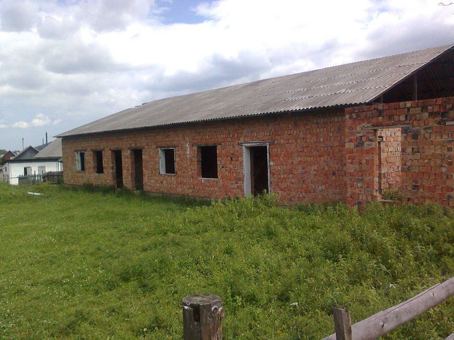 земельна ділянка 0.25га, незавершене будівництво