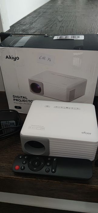 Projektor Akiyo 01 + ekran 254cm + hdmi + pilot + statyw + hdmi/USB C