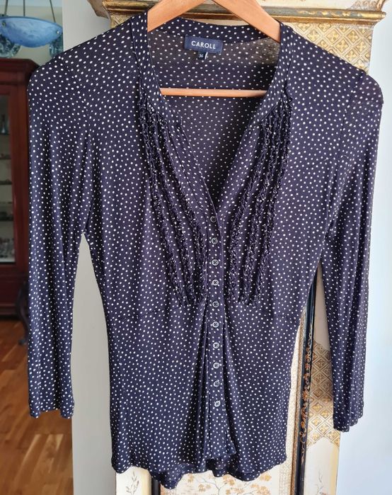 Sofisticada blusa preta da Caroll
