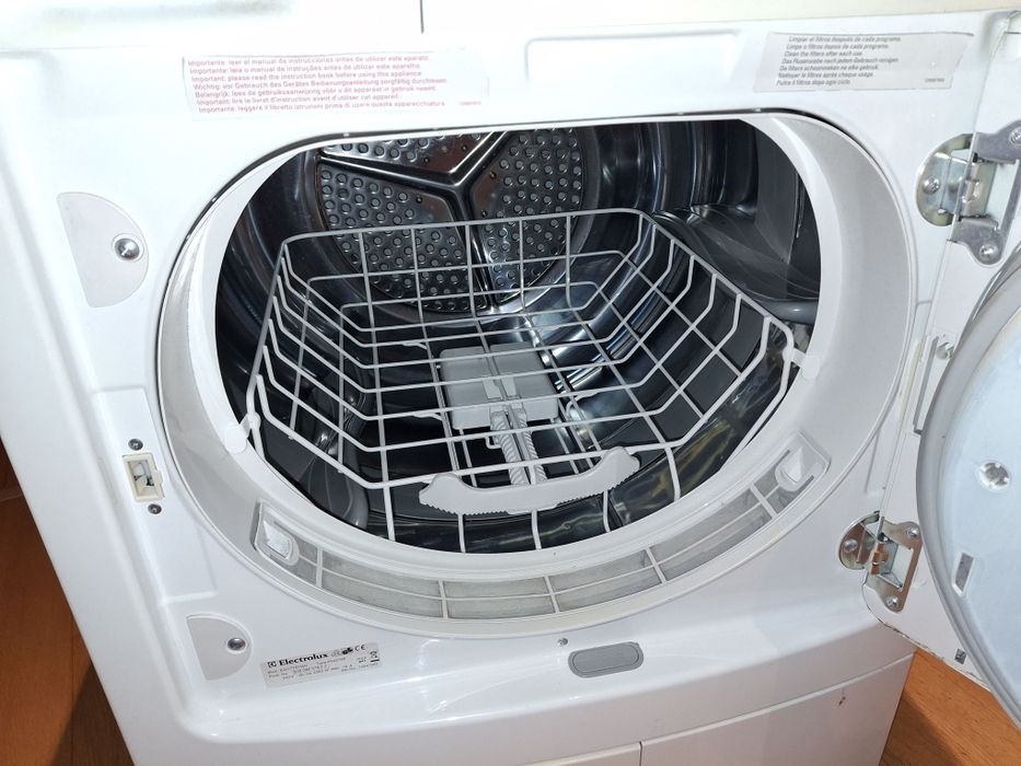 Máquina de secar roupa, funcional, mas com avaria
