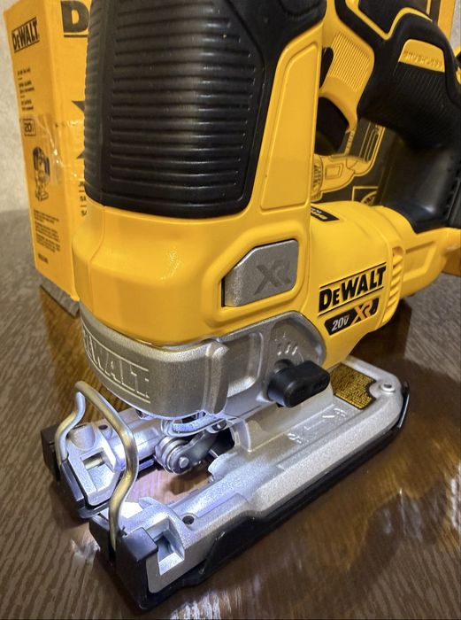 Dewalt DCS334 лобзік оригінал з США