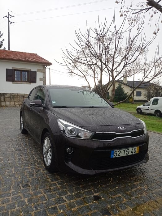 Kia Rio 1.2 a gasolina