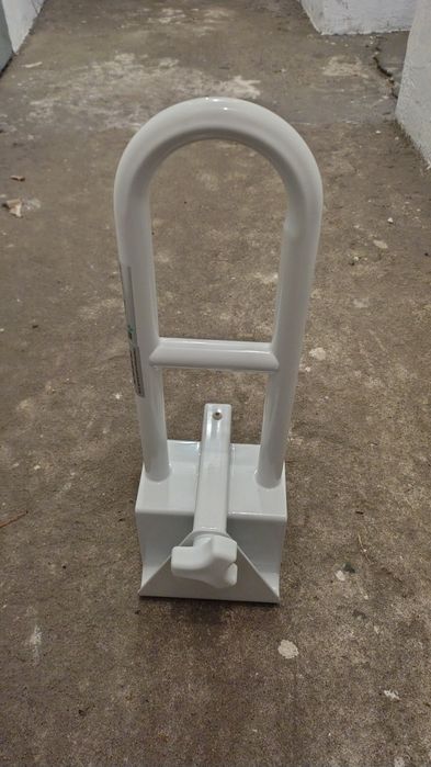 Solidny chwyt na wannę