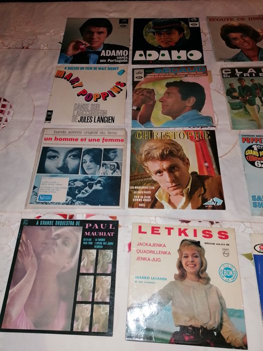 Discos vinil: singles e LP's antigos